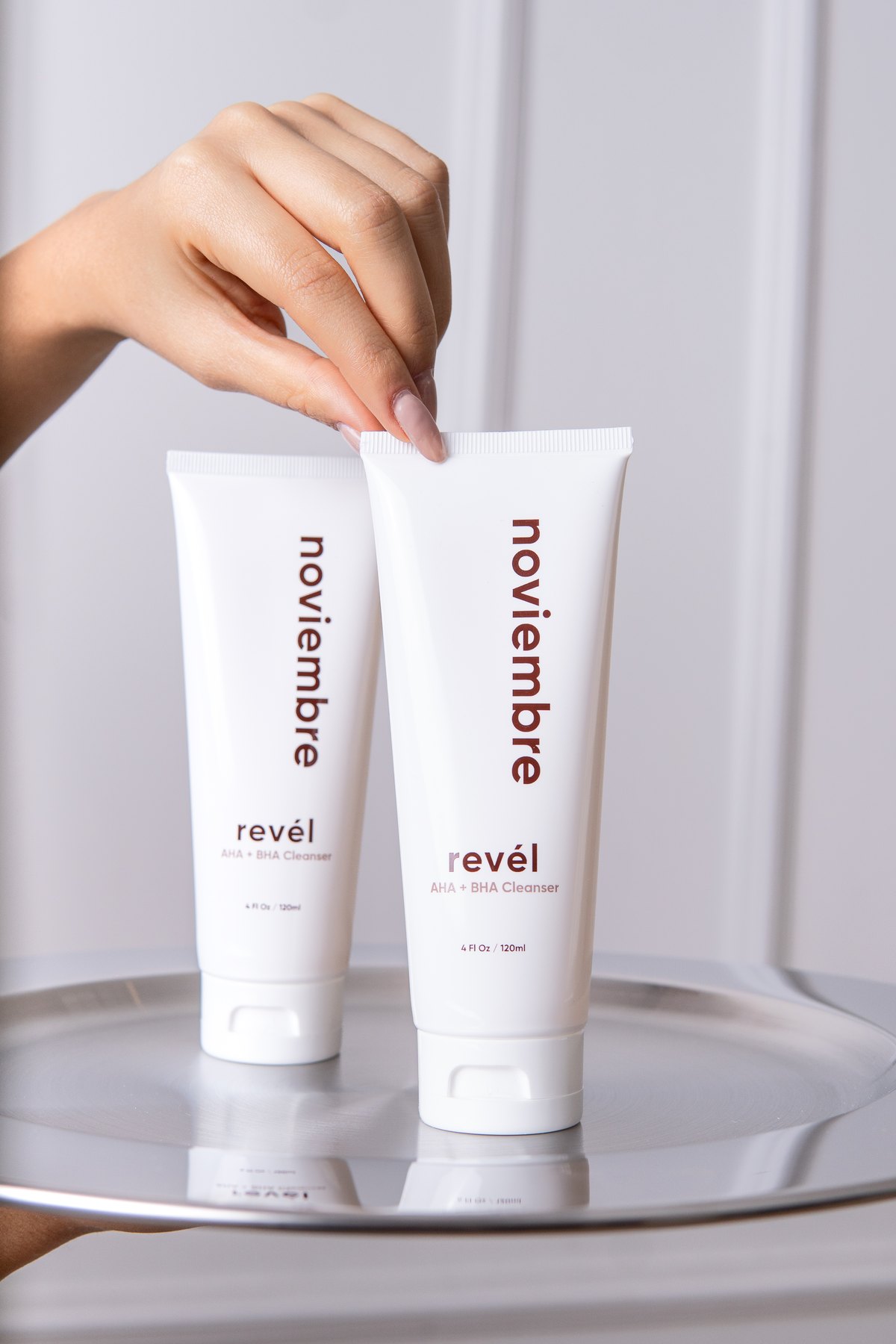 Rev&eacute;l cleanser